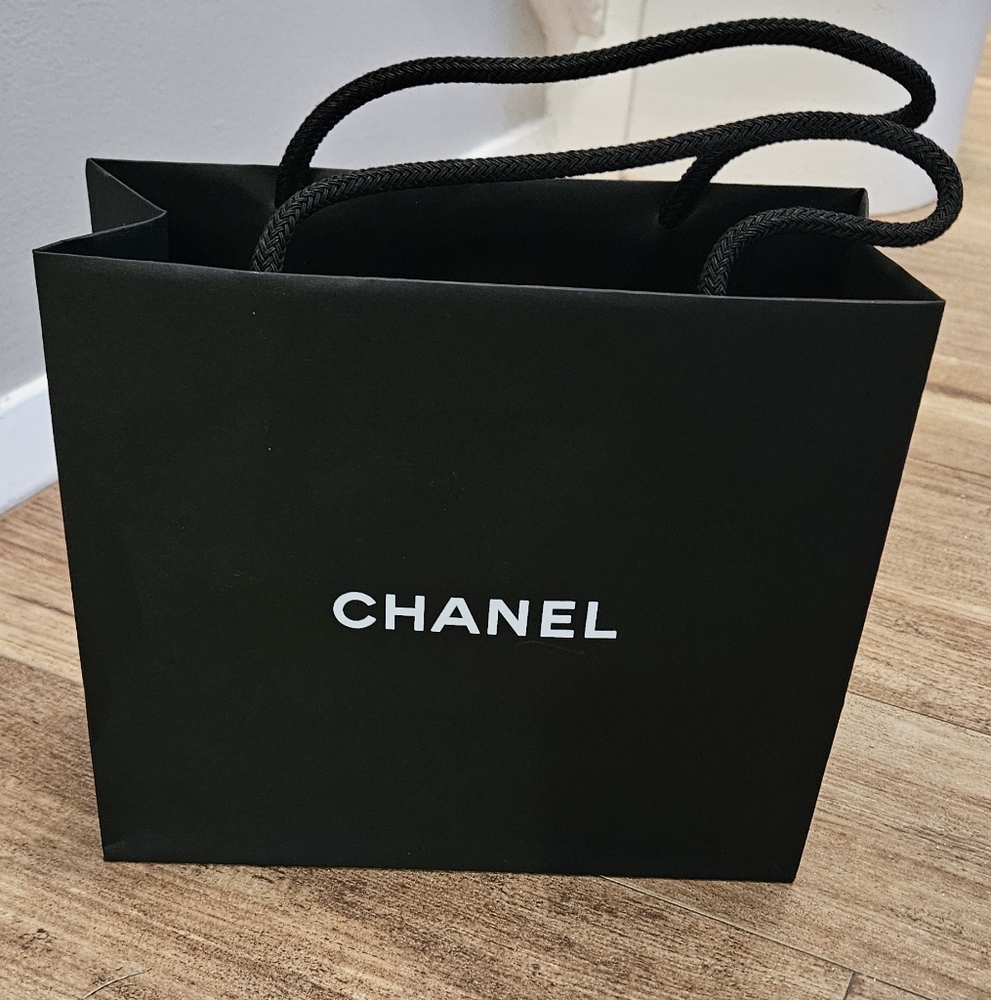 CHANEL paper shopping bag
